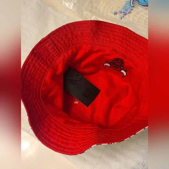 Reversible Chicago Bulls Bucket Hat - Picture 9 of 13